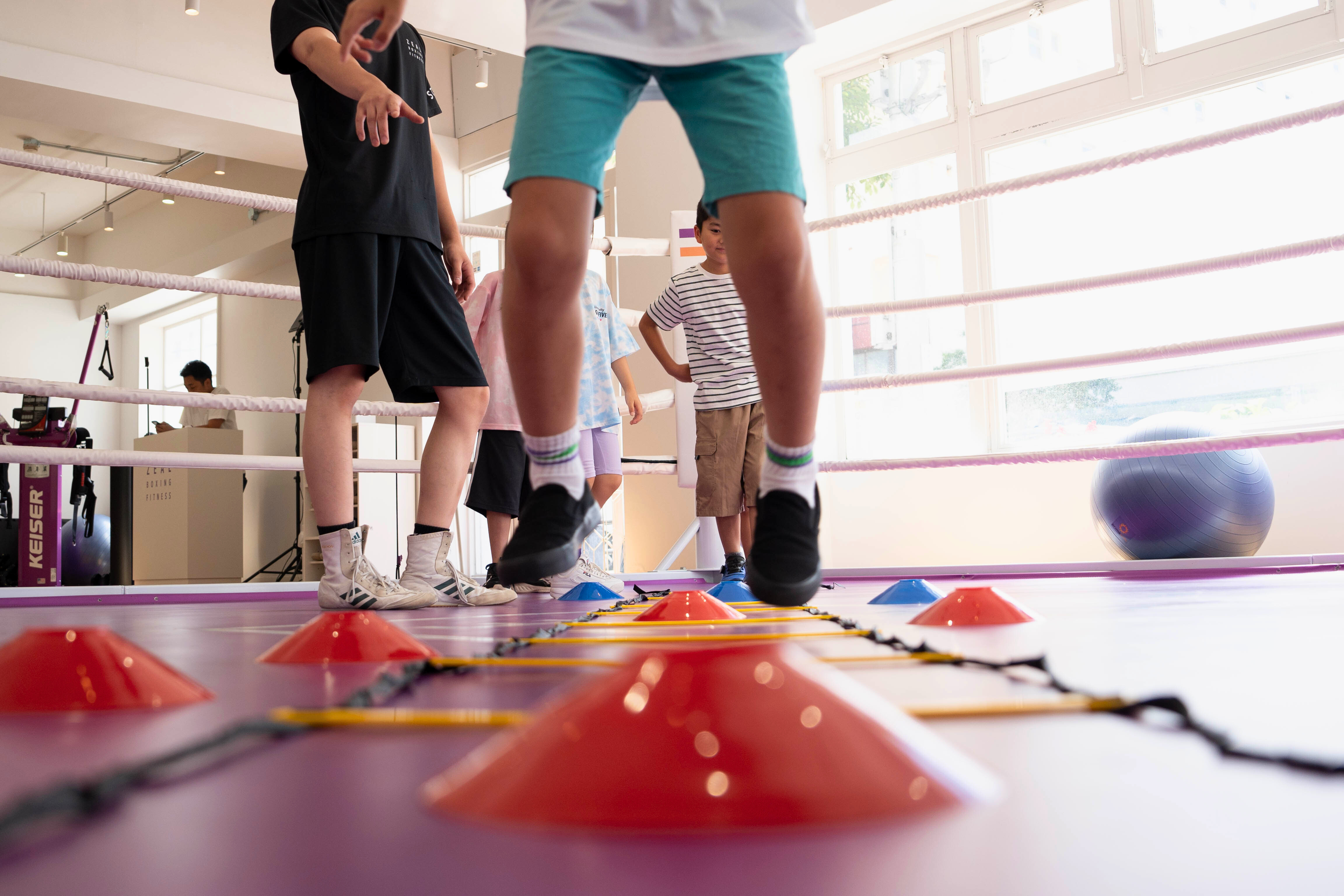 薬院 小学生 英会話 English Fight Kidsで安全にトレーニングする子どもたち